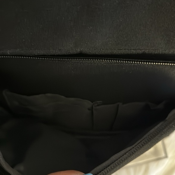 Solo New York Ludlow Universal Tablet Sling Bag - Picture 5 of 8